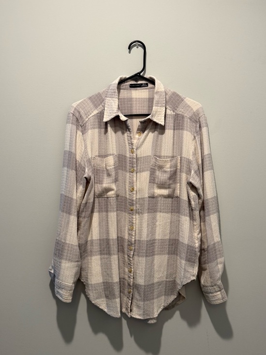 Black Tape_ Tops - Black Tape_ Women's Plaid Button-Down Shirt in Cream and Light Gray